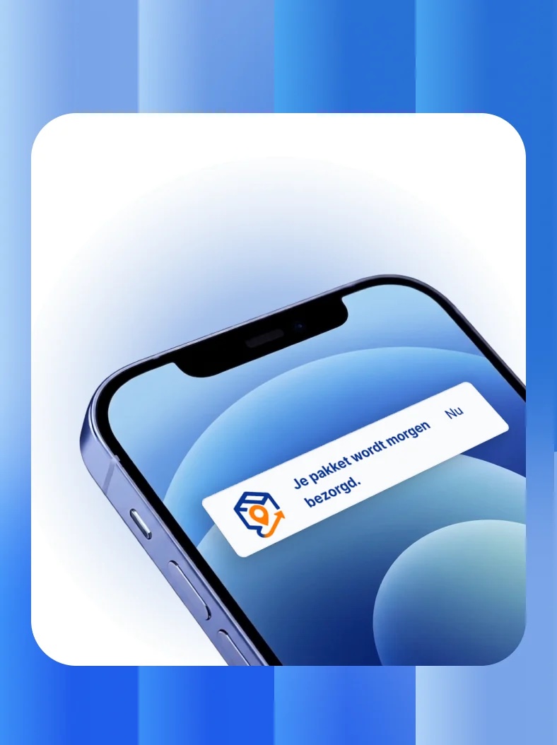 Een telefoon met de melding: Je pakket wordt morgen bezorgd.